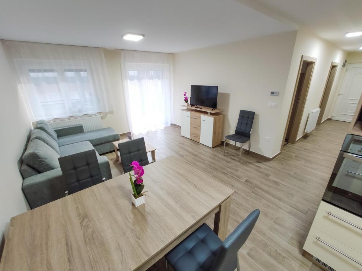 Trika Apartman Sárvár Екстериор снимка