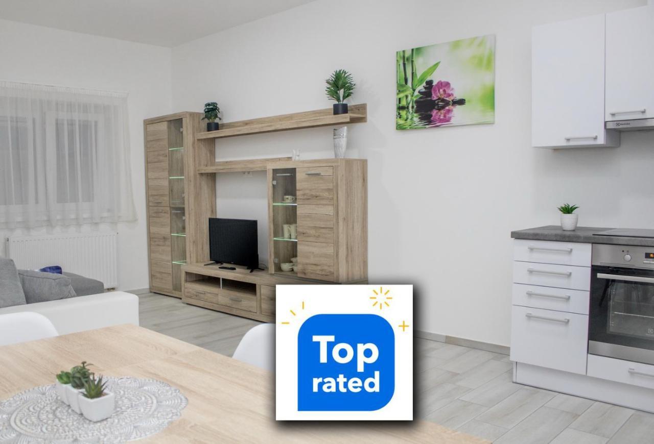 Trika Apartman Sárvár Екстериор снимка